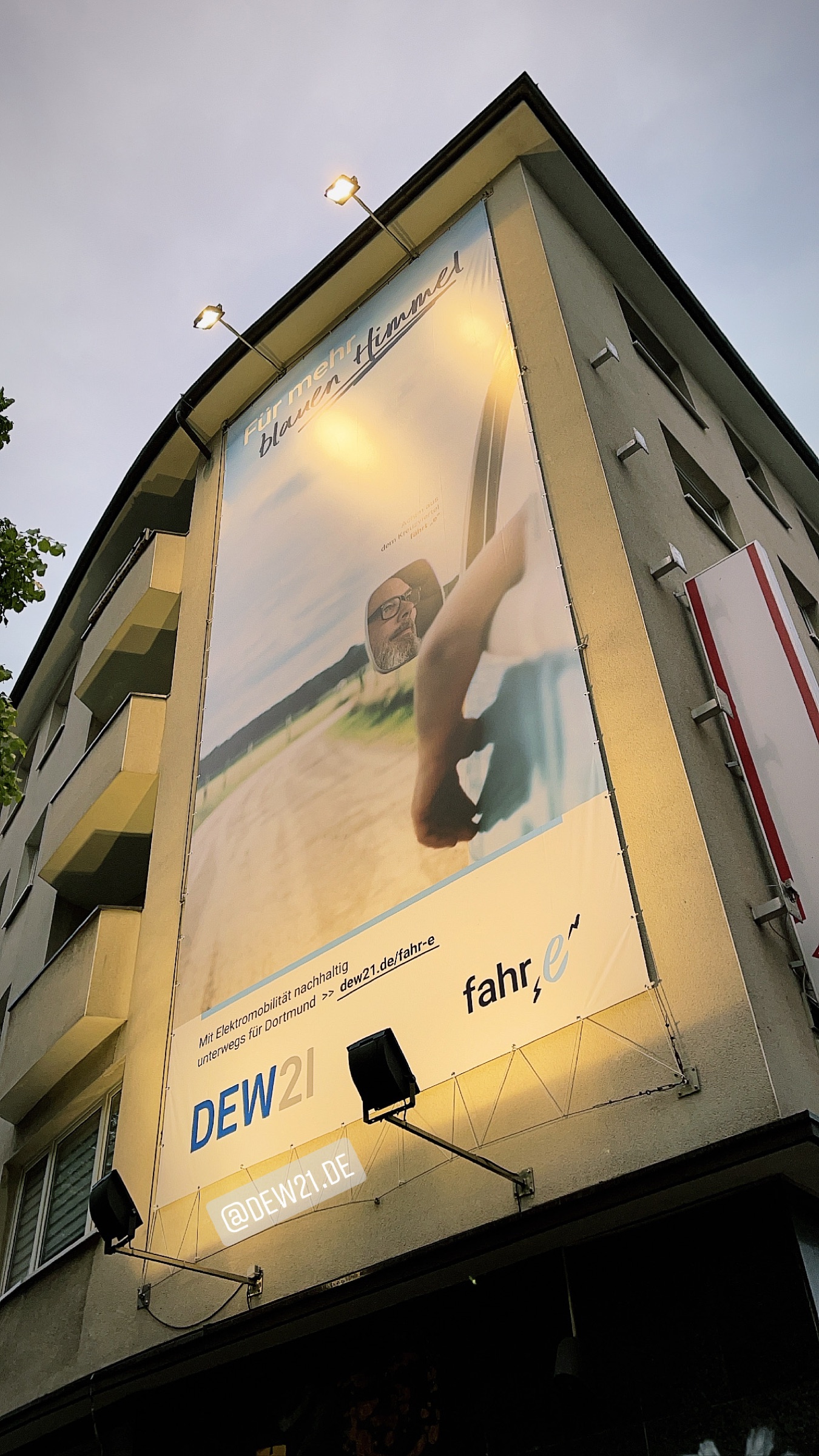 Großflächenmotiv der DEW21 Fahr-E-Kampagne mit Achim Hepp
