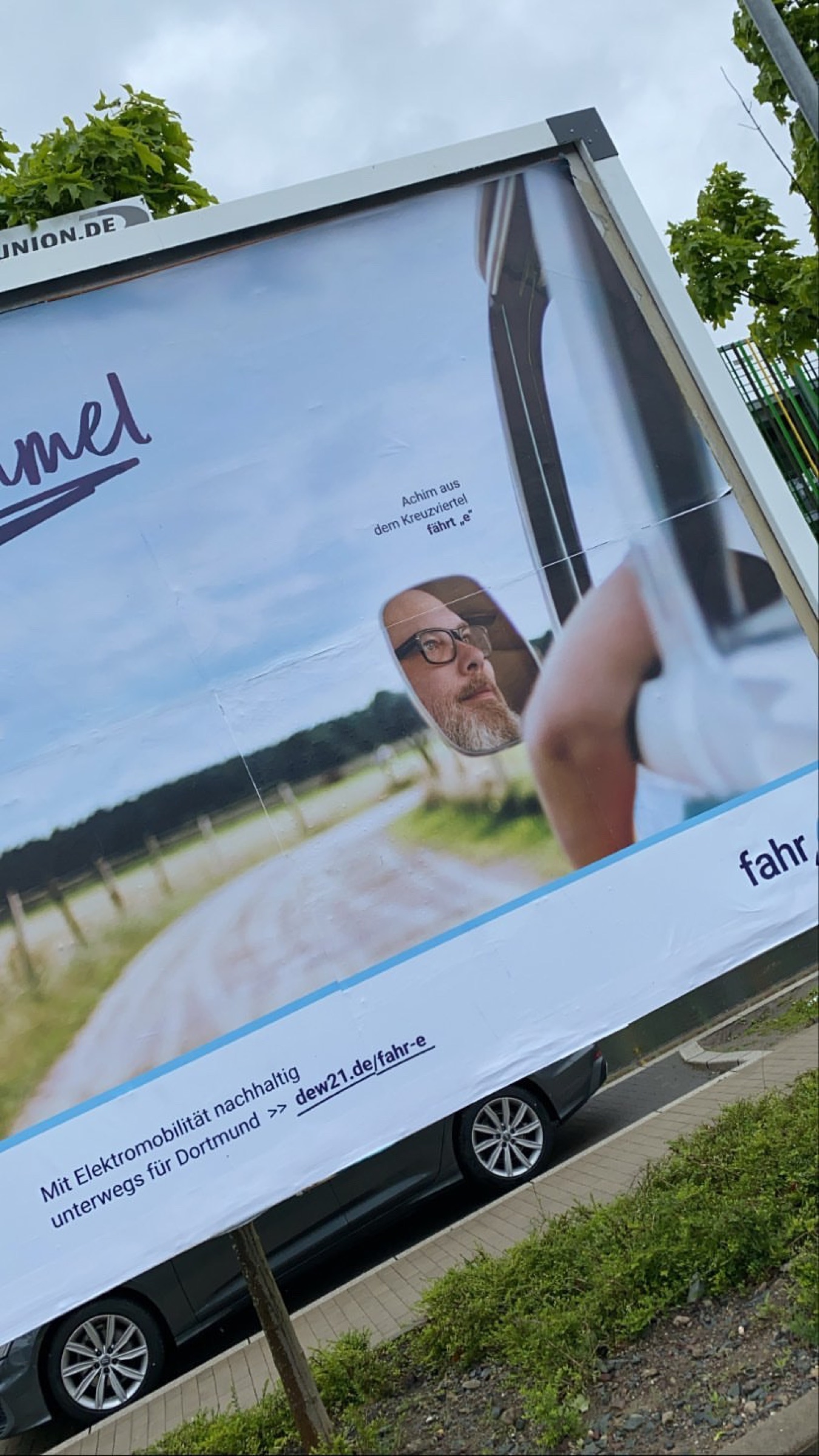 Plakat der DEW21 Fahr-E-Kampagne in Dortmund mit Achim Hepp als Testimonial
